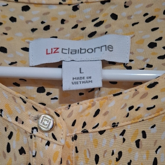 Liz Claiborne Cream Button Down Shirt with 3/4 Sleeves and Peter Pan Collar - Picture 4 of 7